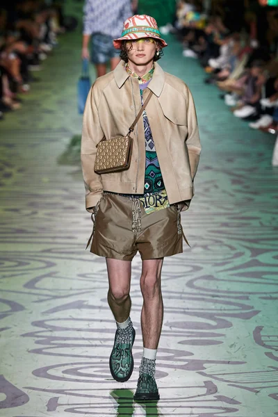 Look 17